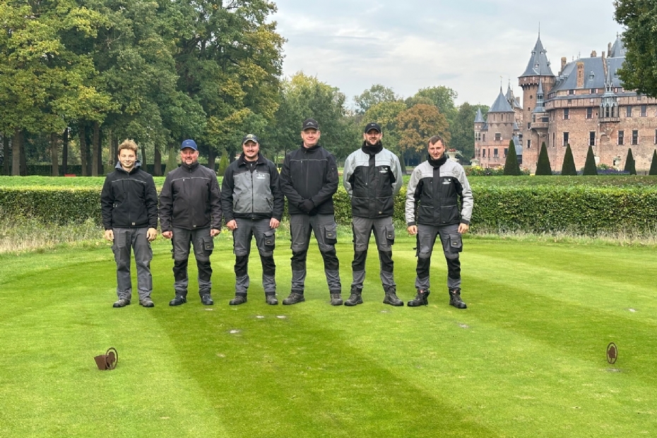 HGM Hoofdgreenkeeper Nicky Skinner met zijn team